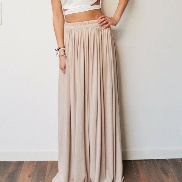 FLASH SALE! Long Tan Pleated High Waist Sightseeing Boho Maxi Skirt - Picture 4 of 5